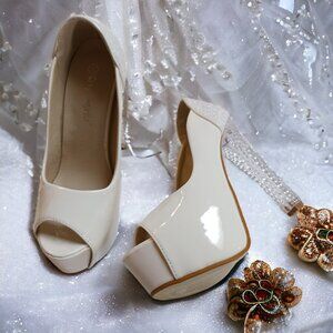 Crape Myrtle White Patent Leather Peep Toe Hidden Platform Acrylic Heels Size6.5